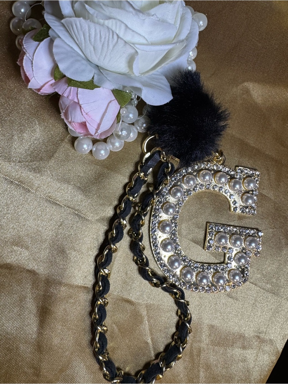 Guess Gold and Black Pearl-Embellished G Keychain Charm
